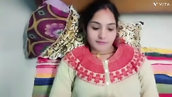 Seks Liar Gadis Remaja India Dengan Saudara Tiri Sementara Suami Menonton